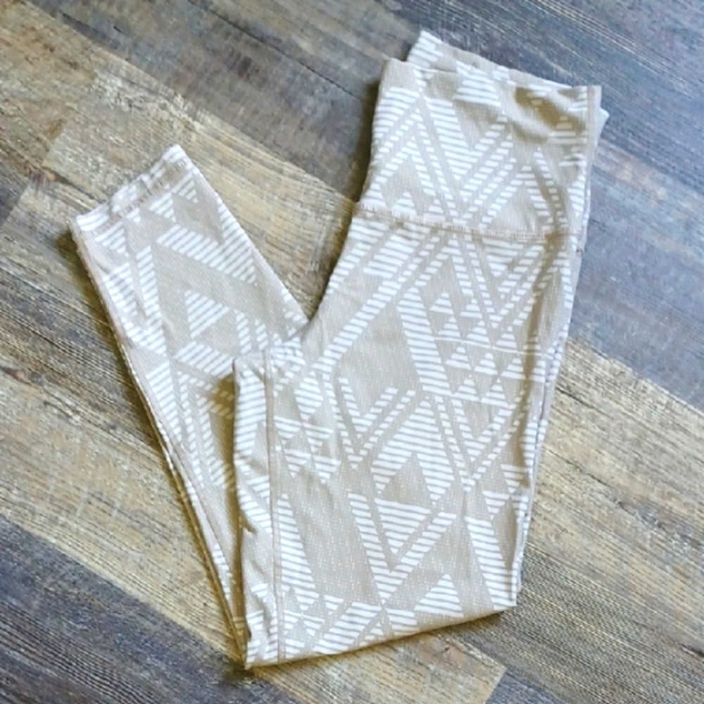 Aerie Tan & White Geometric Print Leggings
